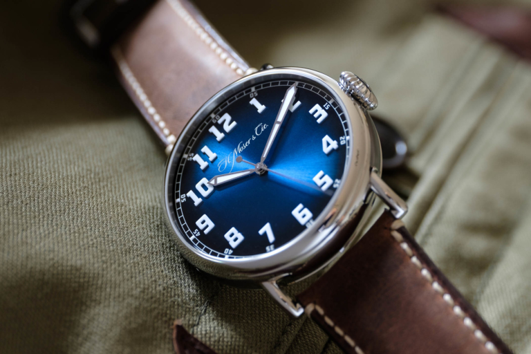 H. Moser & Cie Heritage Centre Seconds Funky Blue