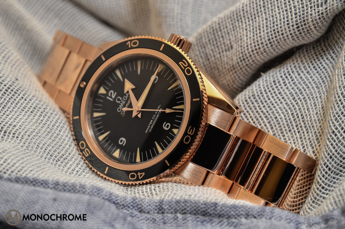 Omega-Seamaster-300-black-gold.jpg