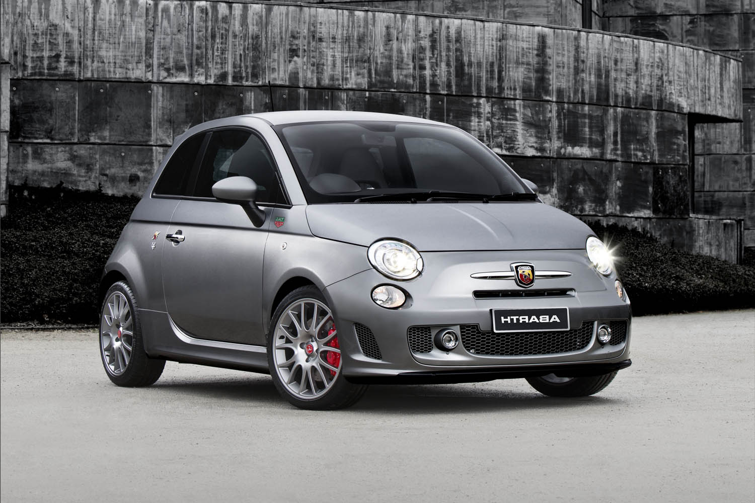 Abarth-595-Competizione-by-TAG-Heuer-1.j