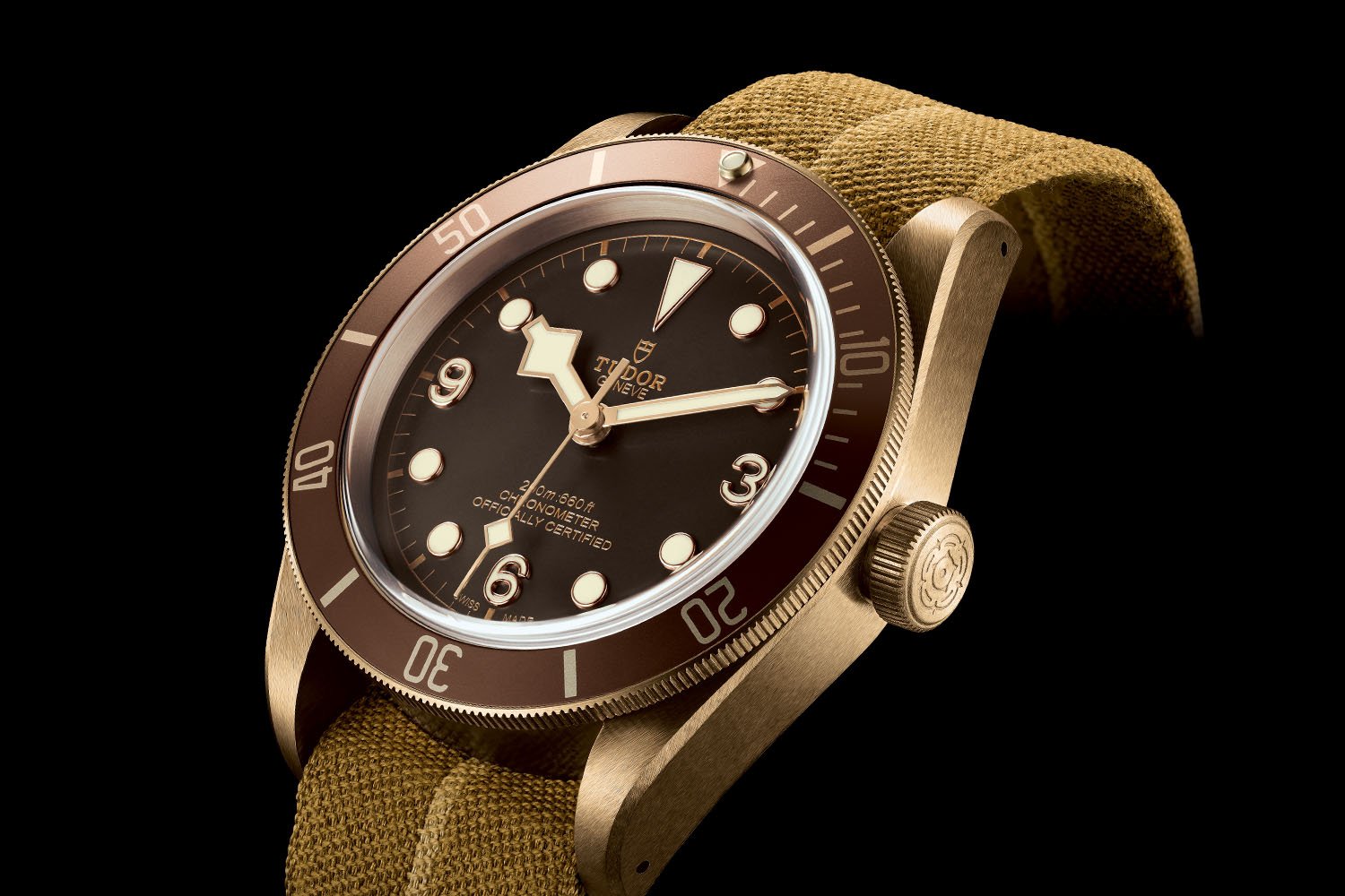 E Agora Bronze? Tudor-Heritage-Black-Bay-Bronze-79250BM-Manufacture-Movement-chronometer-Baselworld-2016-5