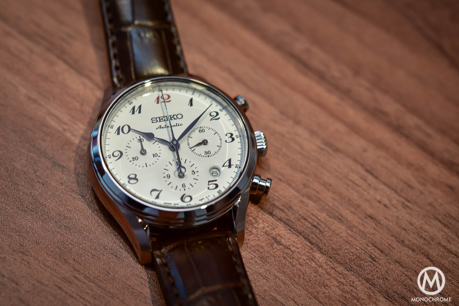 Votre avis m'intéresse : future acquisition milieu de gamme  Seiko-Presage-60th-Anniversary-Chronograph-white-enamel-dial-4