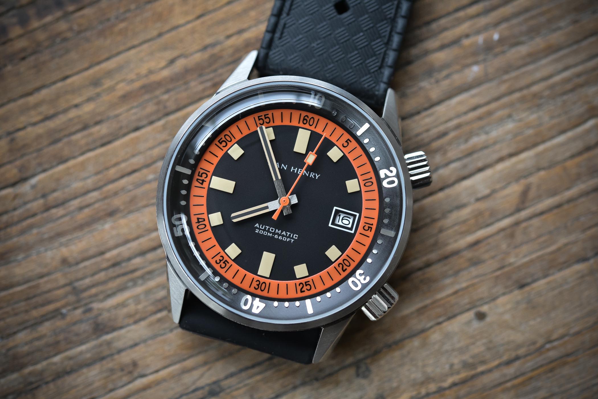 Dan-Henry-1970-Automatic-Diver-Compresso