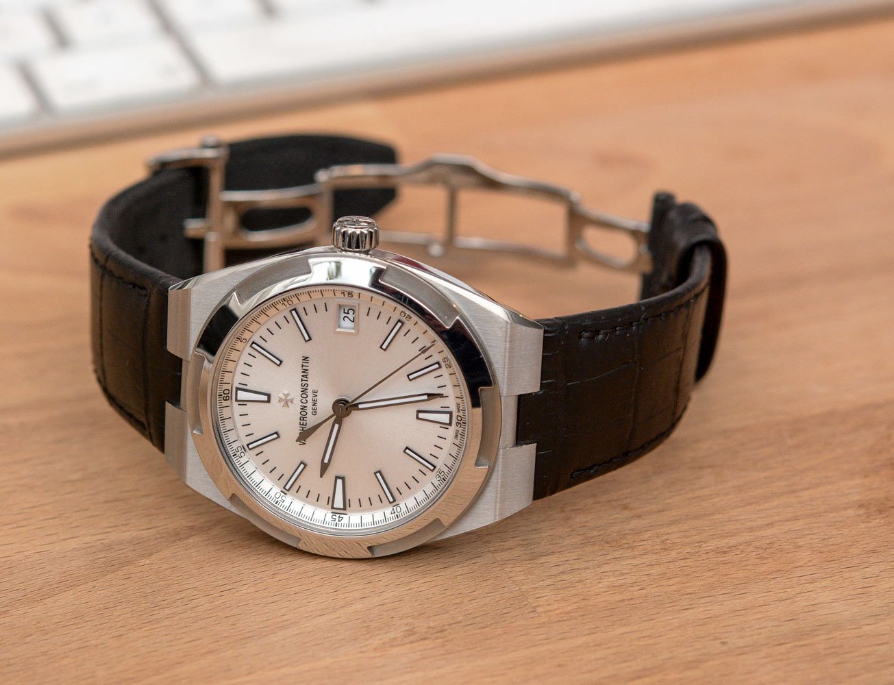 Vacheron Constantin Overseas Automatic 4500V - Review (Specs & Price)