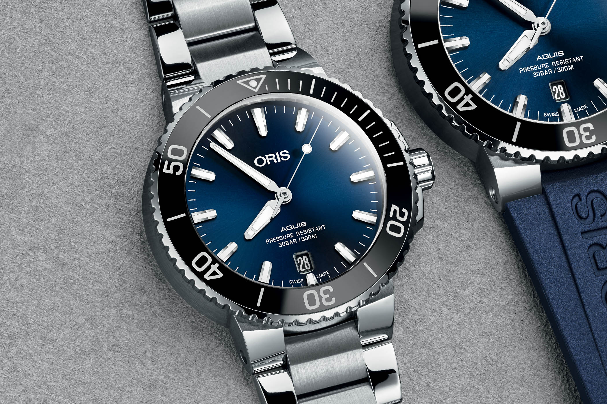 the-oris-aquis-date-now-in-a-39-5mm-case-monochrome-watches