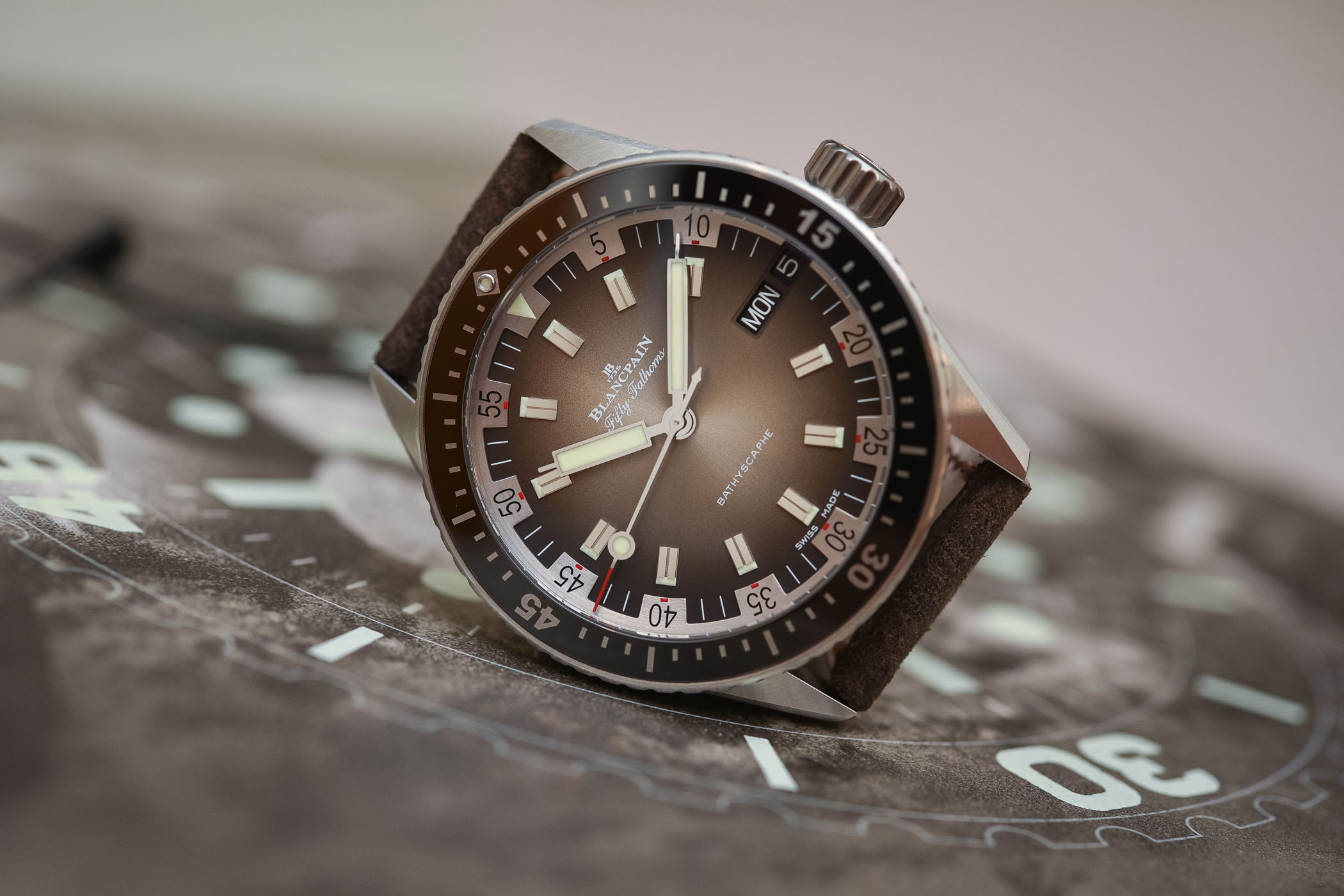 Blancpain-Fifty-Fathoms-Bathyscaphe-Day-Date-70s-baselworld-2018-review-6.jpg
